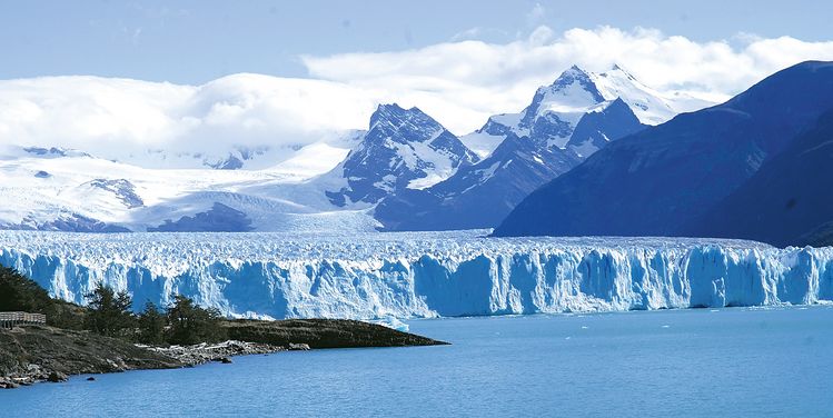 아르헨티나 국립공원 중 빙하로 가장 유명한 모레노 빙하 전경. 빙하들이 녹아 부서져 내리는 장관을 생생하게 볼 수 있다. [사진=이영근 회장]