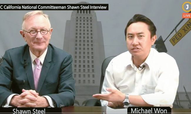 숀 스틸 가주 공화당 전국위원(왼쪽)이 원용석 부장의 옵-에드 방송에 출연 대담을 나누고 있다.