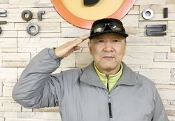 김정호씨는 해병답게 거수 경례 하는 모습으로 사진을 찍고 싶다고 말했다. 