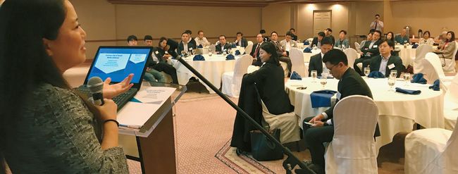 5일 LA 한인타운의 옥스포드 팔레스 호텔에서 열린 한국상사지사협의회(KITA) 정기세미나에 참석한 70여명의 참석자들이 강사의 강연을 듣고 있다.