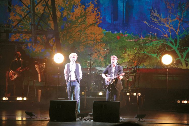 폴 사이먼과 아트 가펑클의 일생을 그린 뮤지컬이 할리우드 팬테이지스 무대에 오른다.
