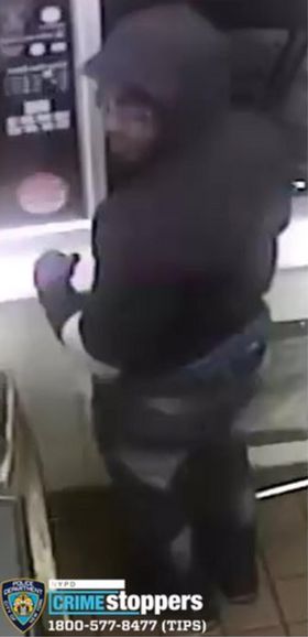 공개수배된 맥도널드 매장 강도 용의자의 모습. [NYPD 트위터]