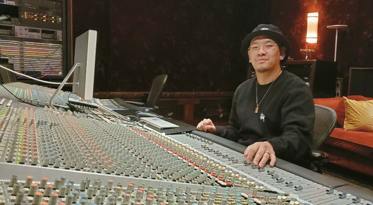 1월27일 제62회 그래미 어워즈(62nd Grammy Award)에서 베스트 랩 퍼포먼스 상을 수상한 김씨가 할리우드 스튜디오에서 믹싱 작업을 하고있다.