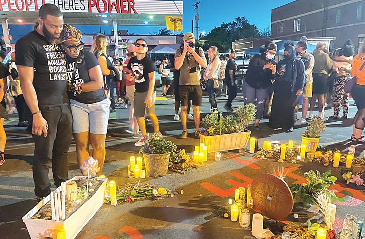 지난 25일 미니애폴리스 조지 플로이드 광장에는 수많은 인파가 모여 플로이드 사망 1주기를 추모했다. 장수아 기자