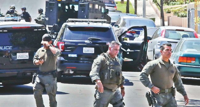 11일 오후 12시 30분경 LA한인타운에 출동한 LAPD 특공대가 무장 강도 일당을 수색하고 있다. 김상진 기자