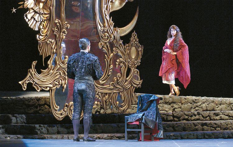 LA 오페라가 무대에 올리는 '엘 가토 몬테스: 와일드캣'의 한 장면.