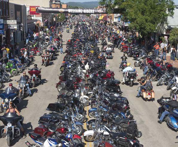 사우스다코타에서 1938년부터 시작된 '스터지스 모터사이클 랠리'는 오늘날 세계 최대의 오토바이 경주로 성장해 매년 참가자가 50만 명이 넘는다. [사진 brandUSA]