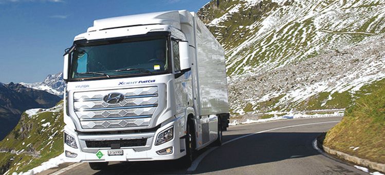 현대자동차가 스위스에 수출한 수소 전기 트럭 ‘엑시언트’는 지난 11개월간 46대가 운행되며 630톤 이상의 이산화탄소 저감 효과를 냈다. [현대차 제공]