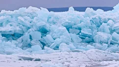 미시간호변의 파란 얼음 