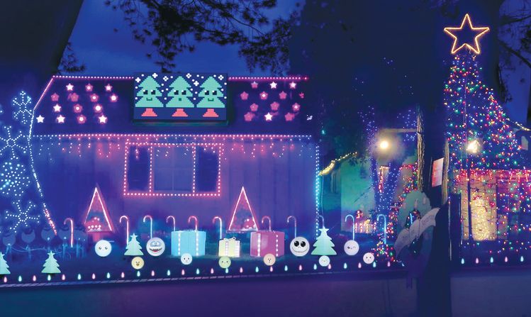 패서디나 인근 '어퍼 해스팅스 랜치'에 있는 주택이 크리스마스 장식으로 꾸며져 있다. 왼쪽은 토런스 '슬리피 할로' 크리스마스 라이트 쇼 코스 속 주택 모습.  [해당 인스타그램 캡처]