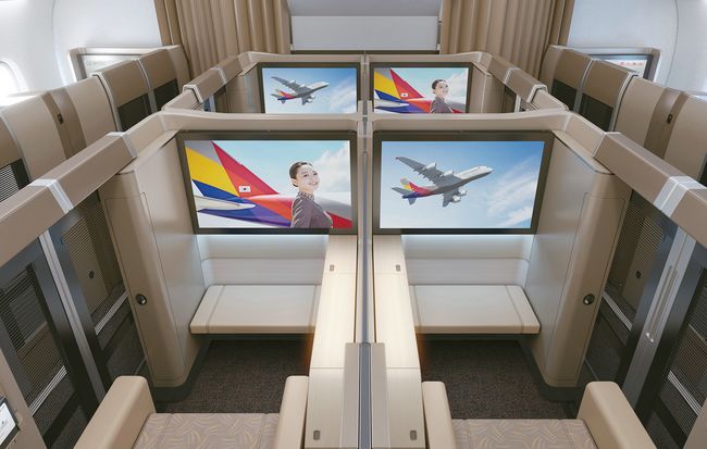 다음달 1일부터 도입되는 아시아나 항공의 '비즈니스 스위트'는 기존 퍼스트 클래스 좌석을 30~40% 할인된 가격에 이용할 수 있다. [아시아나 항공 제공]