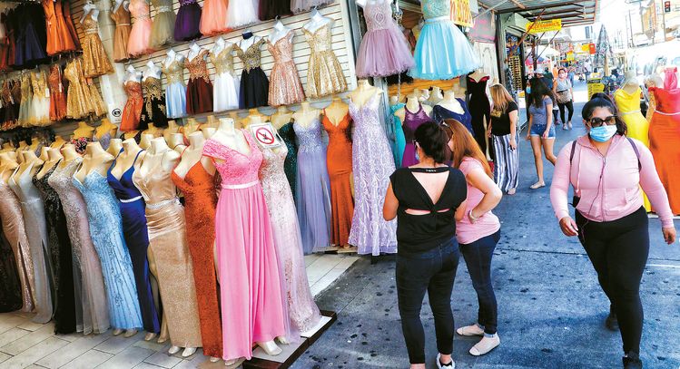 8월 앰비앙스에 이어 최근 세투아 진까지 한인 패션업계가 2014년 마약 자금 단속의 후폭풍에 시달리고 있다. LA 자바시장의 모습. 김상진 기자
