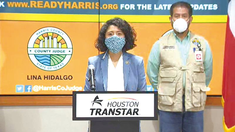 해리스카운티 리나 히달고 판사가 오는 27일부터 발효되는 새 마스크 착용 명령에 대해 공식발표하고 있다. 