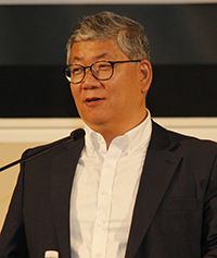 강의하고 있는 진재혁 목사.