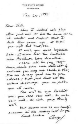 조지 H.W. 부시 전 대통령이 후임자인 빌 클린턴 전 대통령에게 남긴 손편지
[힐러리 클린턴 인스타그램 캡처]
