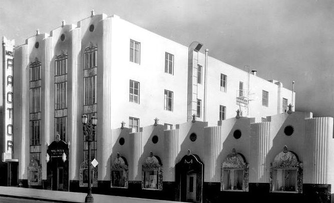 하이랜드와 할리우드 불러바드 코너에 자리하고 있는 1950년대 '맥스 팩터(Max Factor)' 건물. 할리우드 황금기 최고의 메이컵 아티스트 전당이었다. [맥스 팩터 홈페이지]