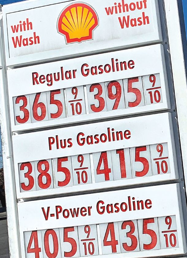 남가주의 개솔린 가격이 꾸준히 상승 중인 가운데, LA한인타운 웨스턴 에비뉴와 피코 블러바드 코너의 셀 주유소의 레귤러 등급의 가격이 카드 결제 시 4달러에 육박하고 있다. 김상진 기자