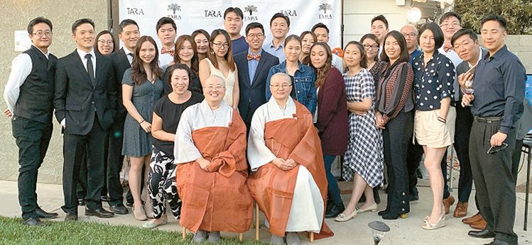 지난 19일 불교청년봉사모임인 타라가 연례 와인파티행사를 가졌다. 이날 40명이 참가해 함께 불교를 믿는 젊은이들간의 인연을 확인했다.