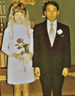 1970년 3월 21일 윌셔 감리교회에서 열린 결혼식 사진.