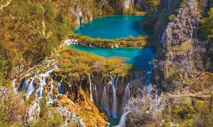 1979년 유네스코 자연유산에 지정된 플리트비체 국립공원은 영화 '아바타'의 구상에 모티브를 줄 만큼 16개의 호수와 그들을 연결해주는 폭포들로 세계인의 발길을 모은다.