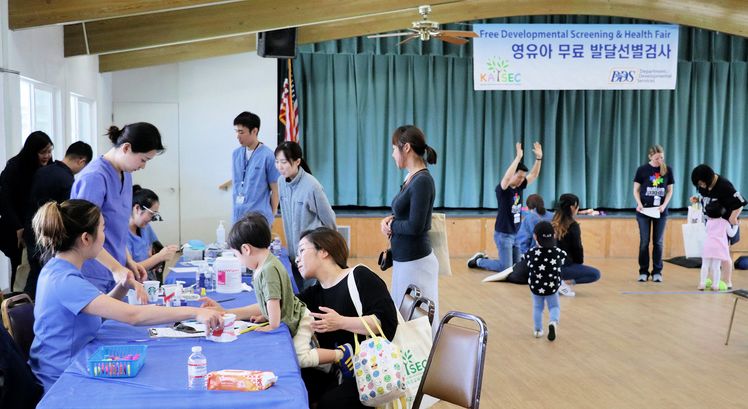 한미특수교육센터 주최로 지난 18일 진행된 무료 발달선별검사 행사 모습.