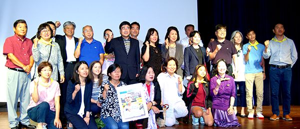 영화 ‘내이름은 김복동’ 상영 후 관객과의 대화를 마친 후에 참석자들이 함께 사진촬영을 했다.