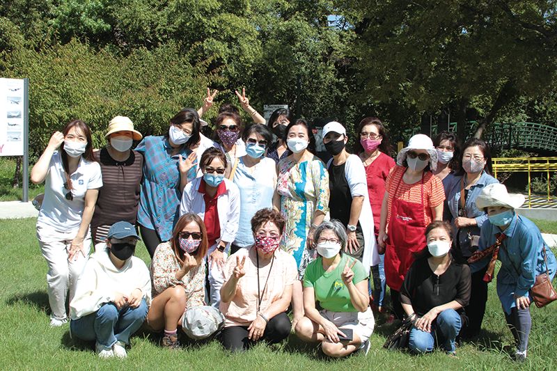 포트워스 여성회 회원들이 지난달 26일 야외공원에서 모여 가을 맞이 친목 야유회를 가졌다. 