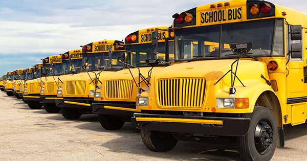 스쿨 버스 운전자 확보 및 신규 채용을 위해 레이크 트래비스 교육구는 시간 당 20달러로 임금을 인상했다. (출처=pyzata, Getty Images)