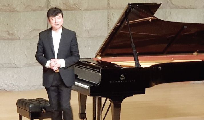 한국에 도착한 지 5개월이 지날 무렵 황상혁 씨는 원인 모를 교통사고를 당했다. 이후 재활에 매진하며 서울대 대학원에서 피아노 전공 과정을 수료했다.