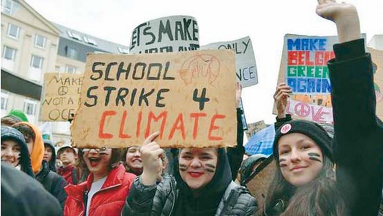 지난달 15일 영국에서는 10대 학생들 1만여 명이 참가하는 기후변화 대책 촉구 금요 휴교 시위가 열렸다.