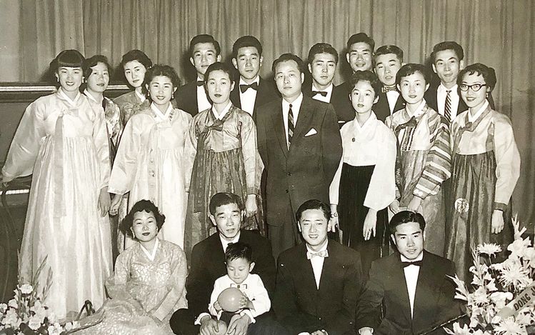 1955년에 '한국 문화의 밤'을 주최한 유학생들의 단체 사진. [사진제공 민병수 변호사]