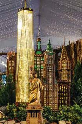 뉴욕의 상징 자유의여신상과 마천루 빌딩 미니어처. [사진 뉴욕식물원]